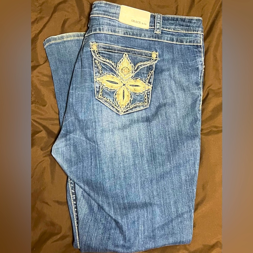 Bootcut jeans with design on back pocket